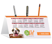 Calendário De Mesa Porta Canetas Horizontal Couchê 300g Verniz UV Total Frente