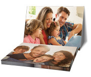 Impressão De Fotos Couchê Fosco 210g Com Verniz Uv Total Frente Modelo Retangular (150x210mm)