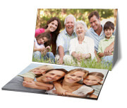 Impressão De Fotos Couchê Fosco 210g Com Verniz Uv Total Frente Modelo Retangular (150x210mm)